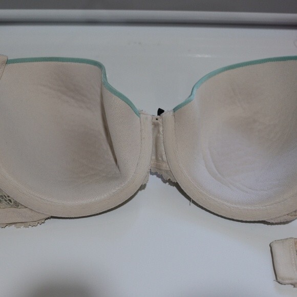 Victoria’s Secret Lot of 3 Bras 32DD Very Sexy Push Up & Dream Angel Demi - Picture 10 of 16
